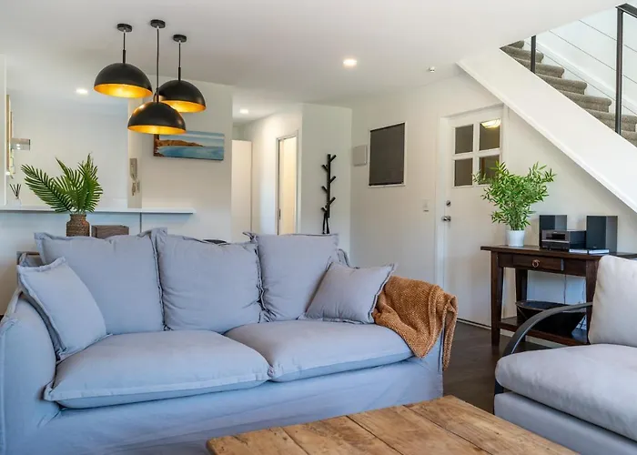 Chester Street West Apartment