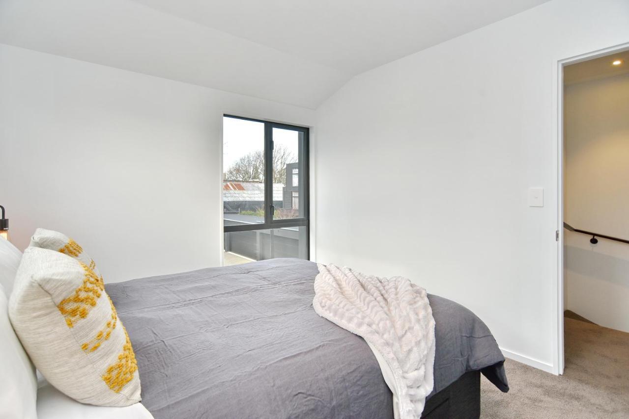 Salisbury Style - Modern - Homes