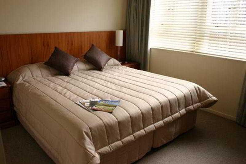 The Poplars Hotel 4*
