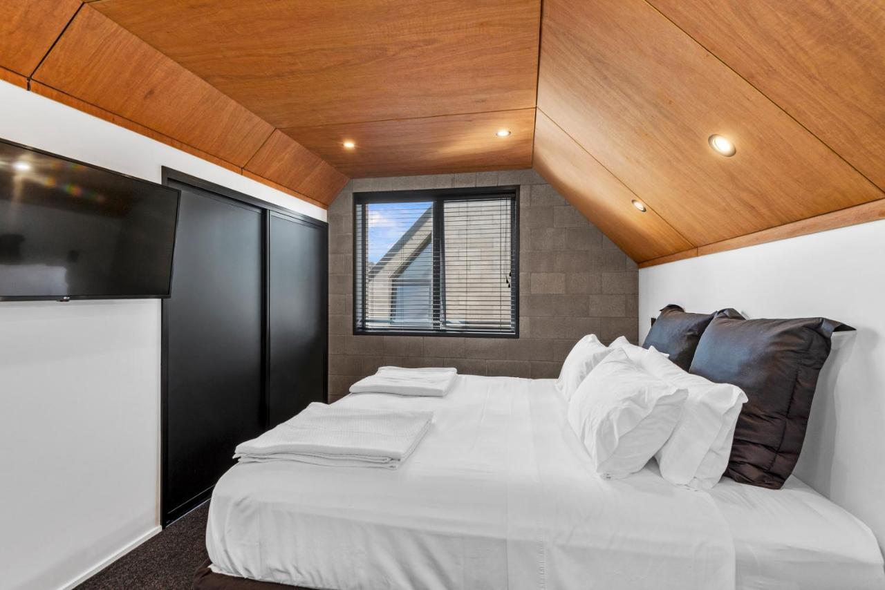 Derby Street Guesthouse Gaystay B&B Bed & Breakfast Christchurch
