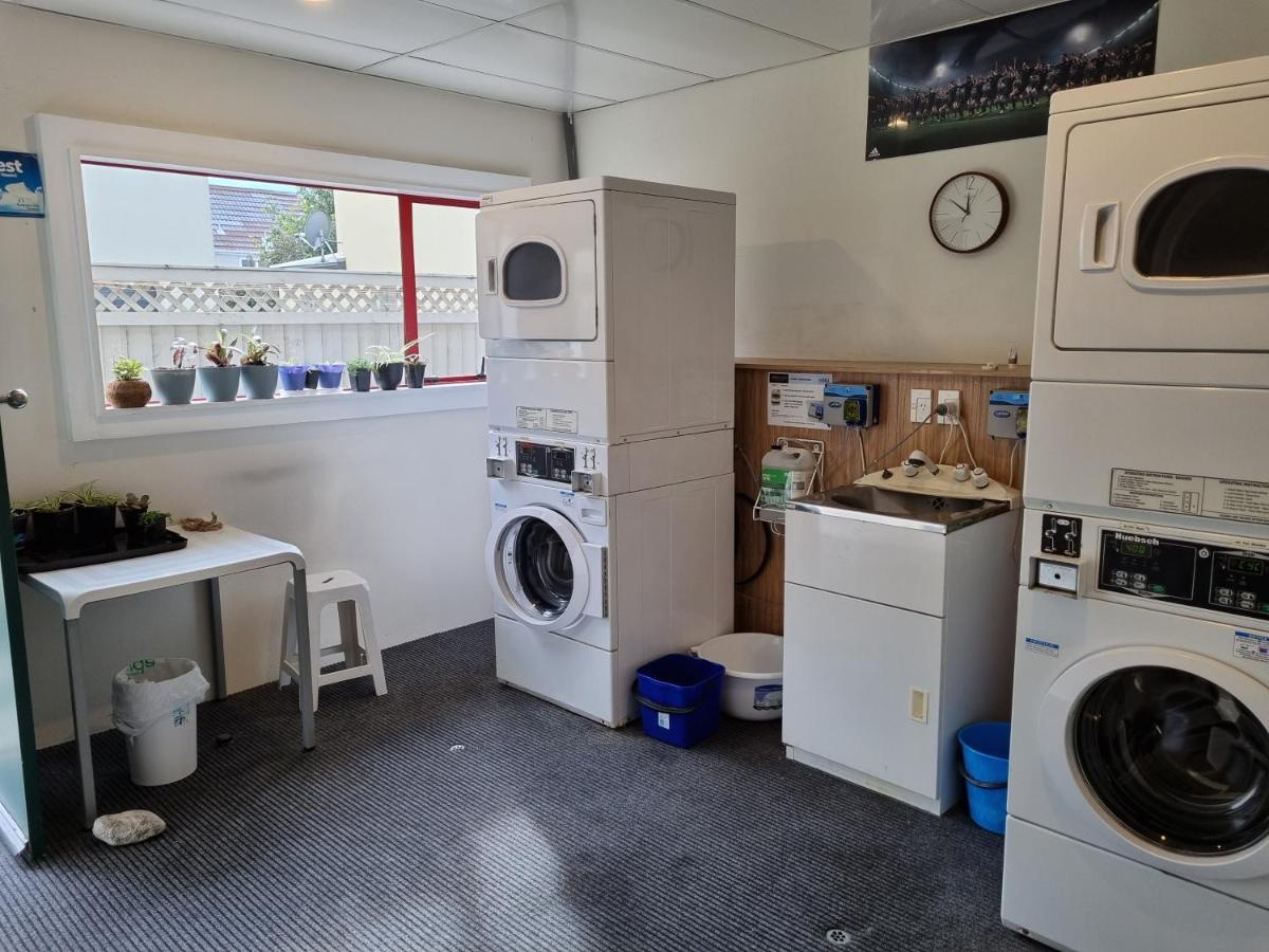 Amross Court Motel 4*