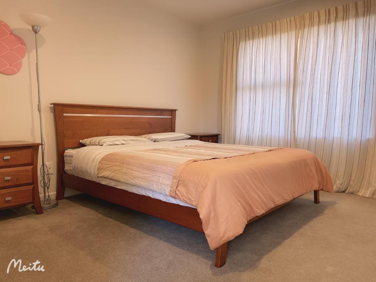 Peaceful Location Close To Airport Holiday home Christchurch