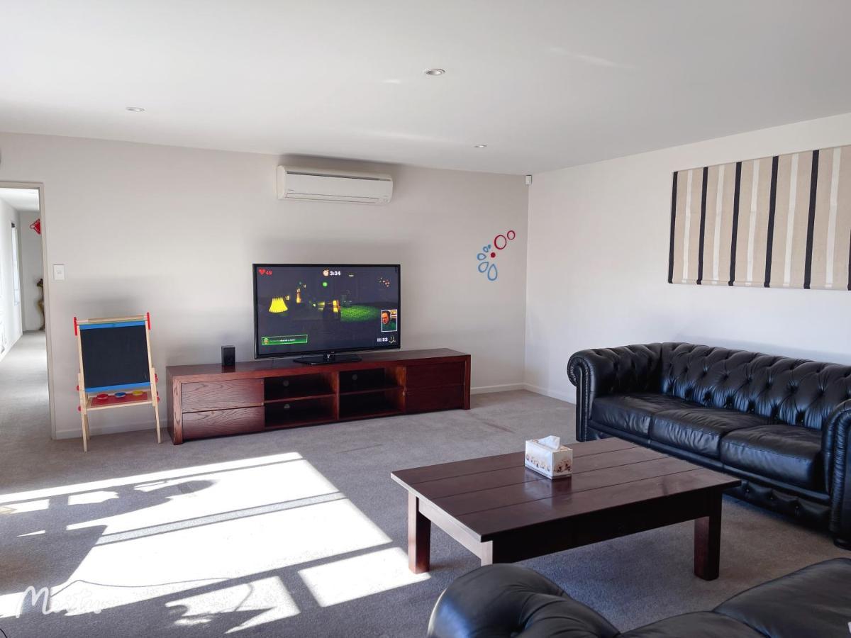 Peaceful Location Close To Airport *