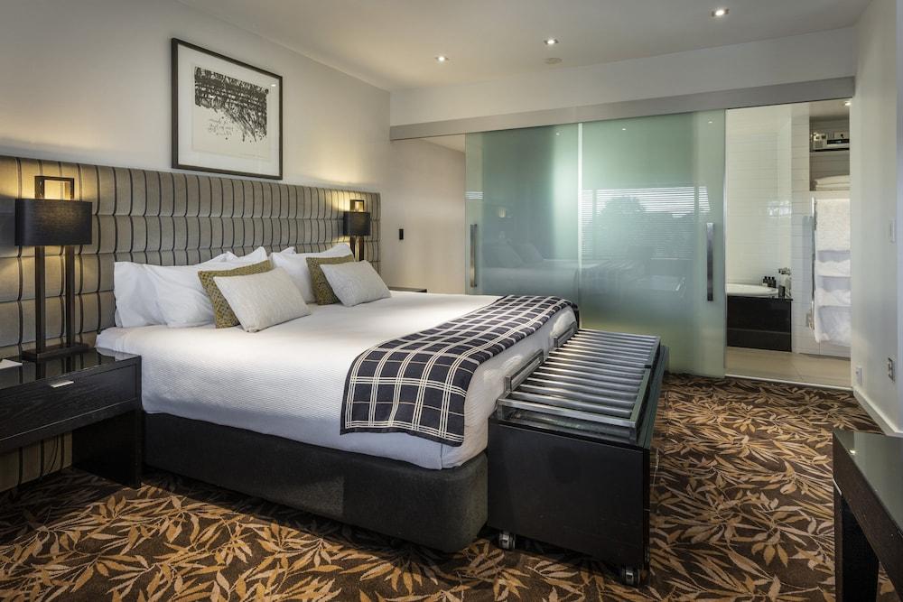 The George Hotel 5*