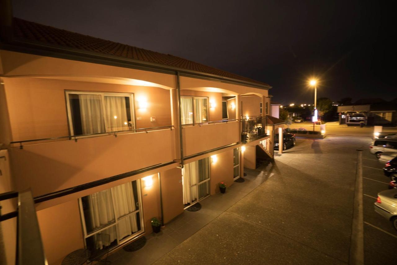 Kings Of Riccarton With Airport Shuttle Service Motel