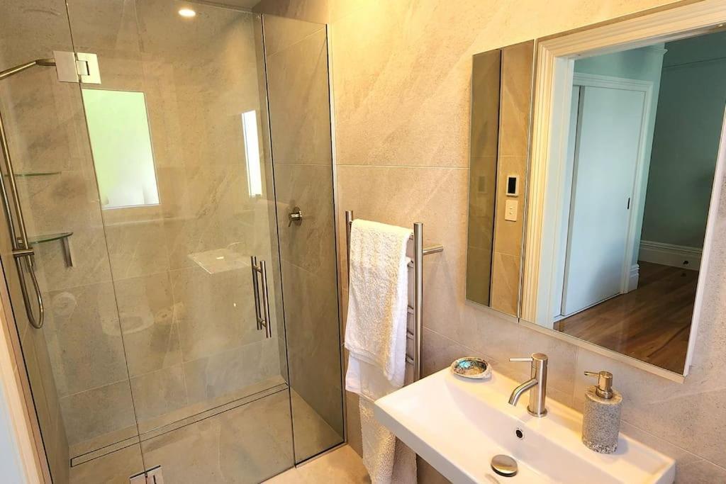 Luxury New 3 Bedroom House In 5 Star * Christchurch
