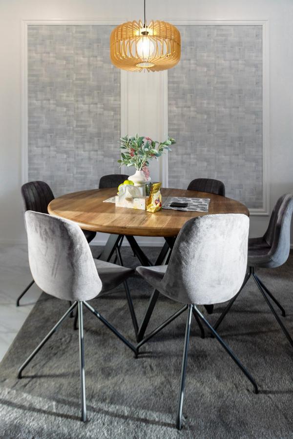 Modern 3 Bed Overlooking Hagley Park Apartment Christchurch