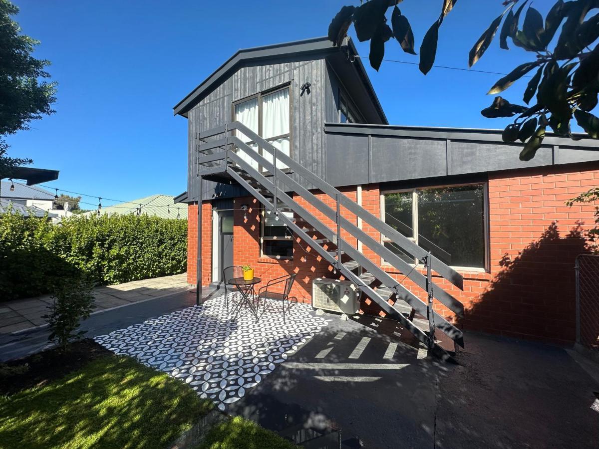 Beckenham Studio On Tree Lined Street Christchurch