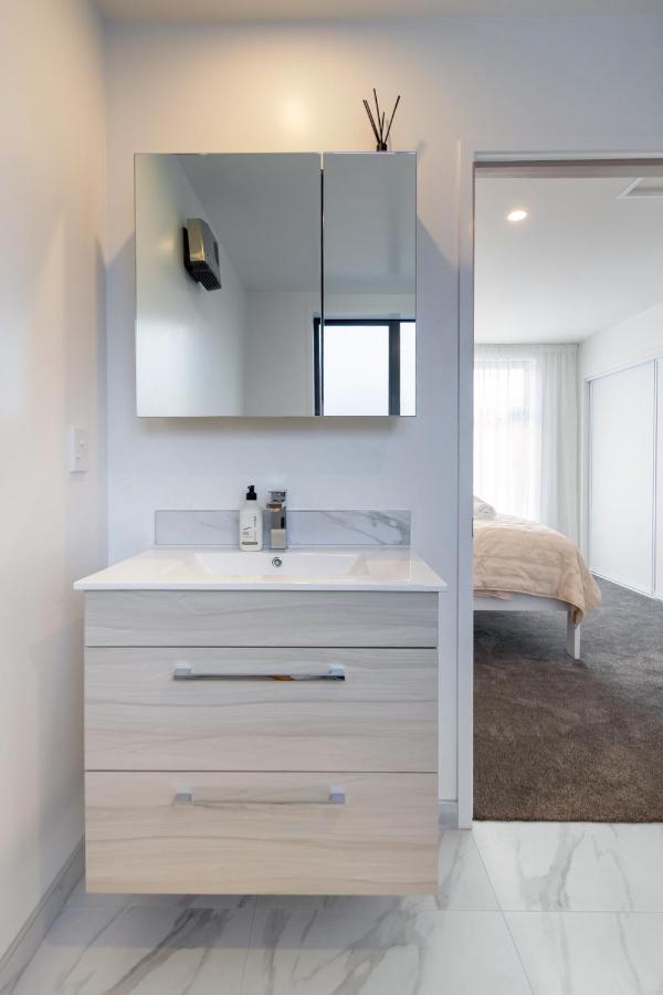 Indulge In Hagley Park 2 Bed 2 Bath Apartment Christchurch