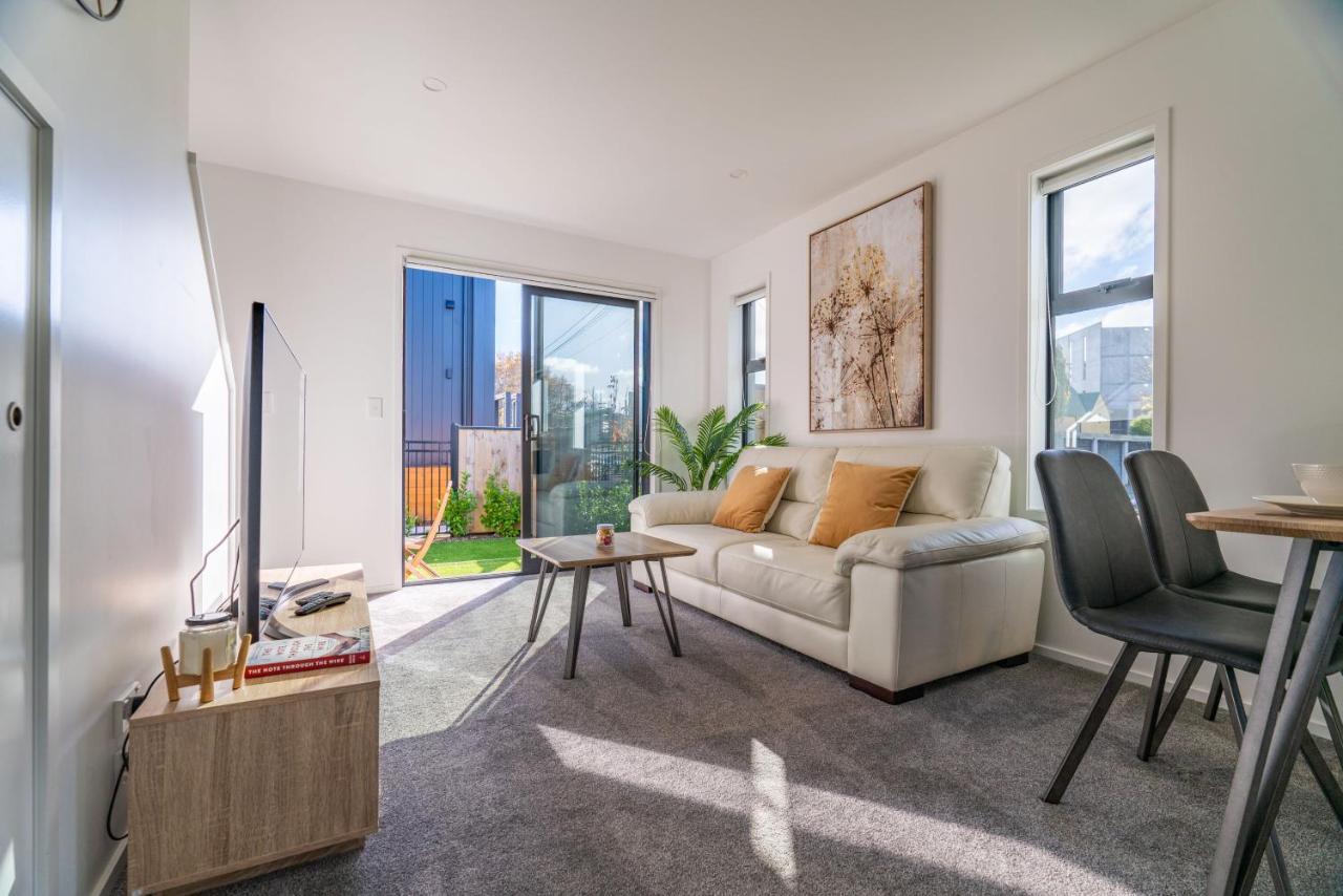 Apartment King Bed On Hagley Park Corner In The Cbd