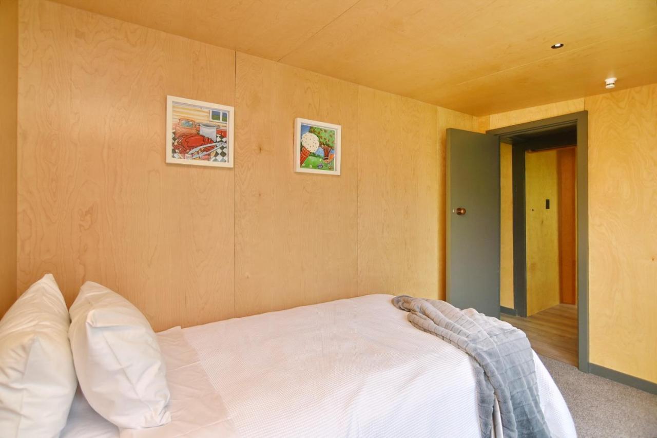 Holiday home Beachfront Bach - Homes
