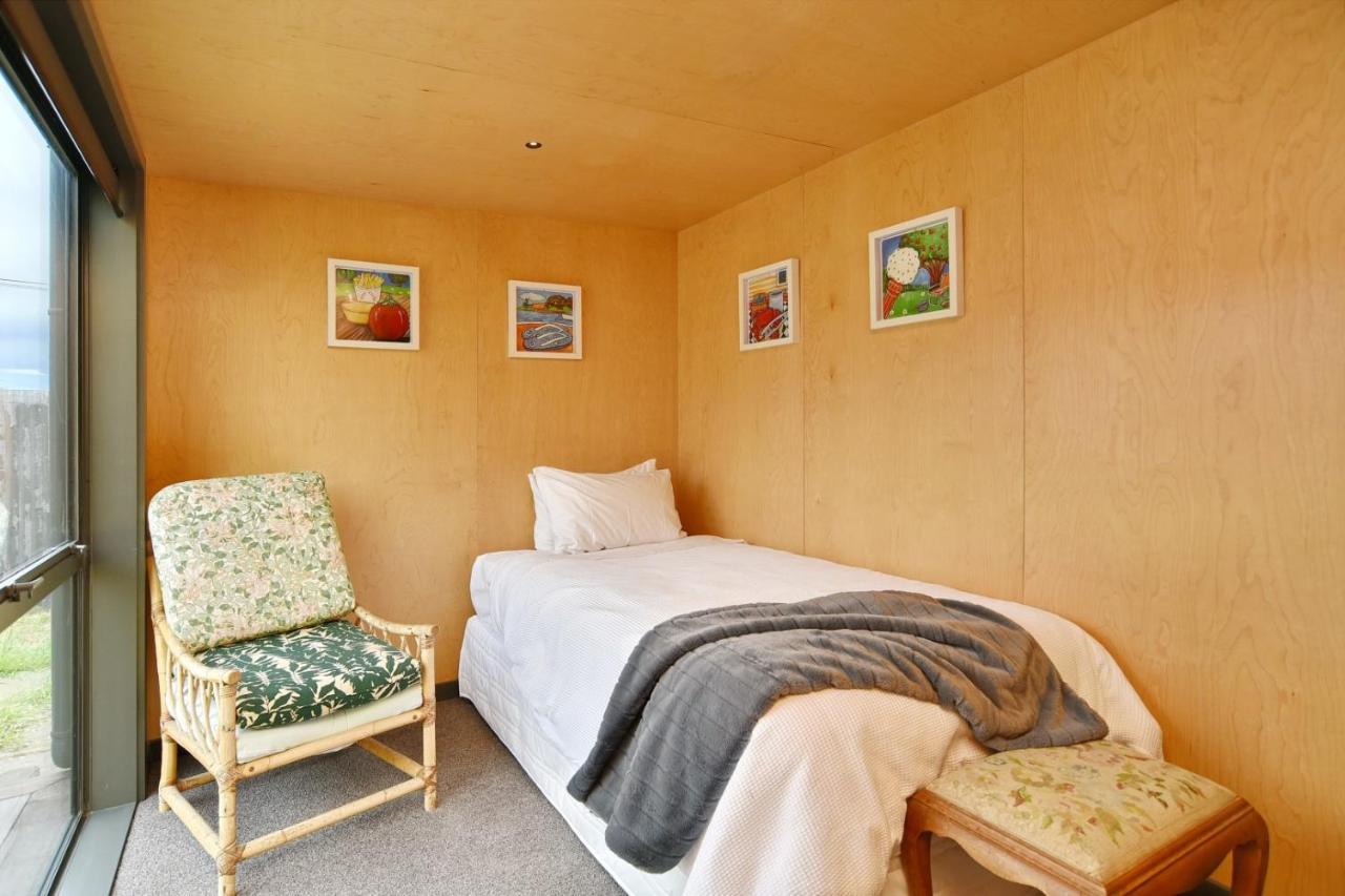 Beachfront Bach - Homes Holiday home