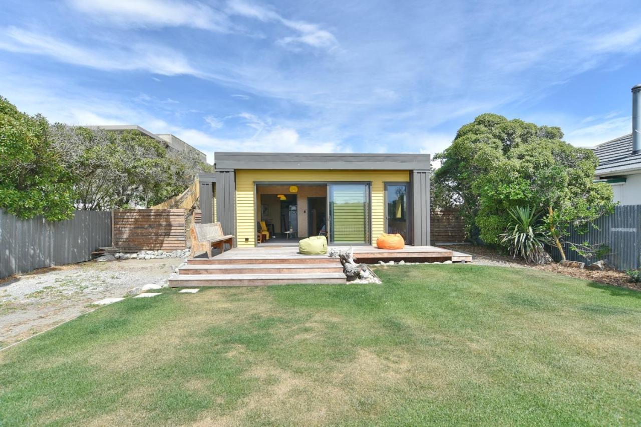 Beachfront Bach - Homes Holiday home