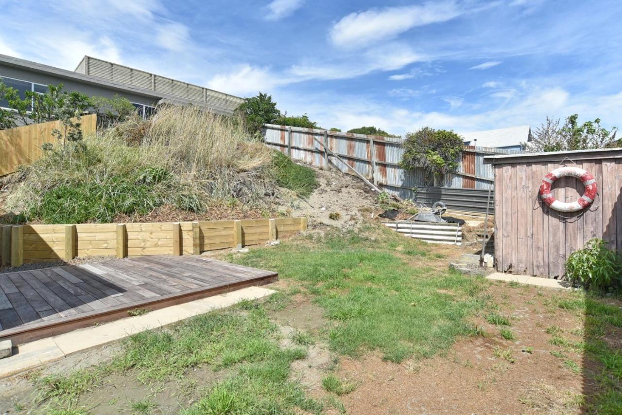 Beachfront Bach - Homes Holiday home