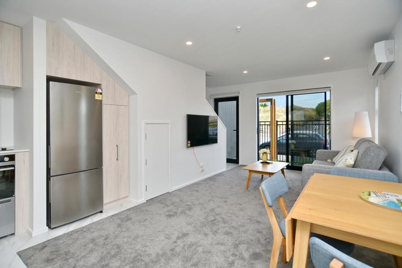 Sea Air And Sandy Beach, Beautiful 1 Bed 1 Bath *