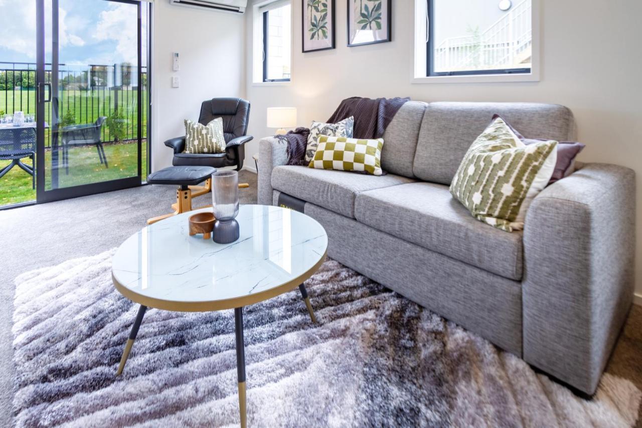 Peaceful Park View Townhouse 2 Bed W/carpark * Christchurch