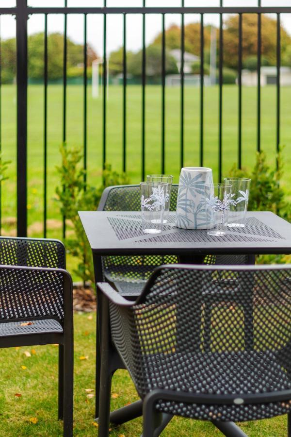 Peaceful Park View Townhouse 2 Bed W/carpark Apartment Christchurch