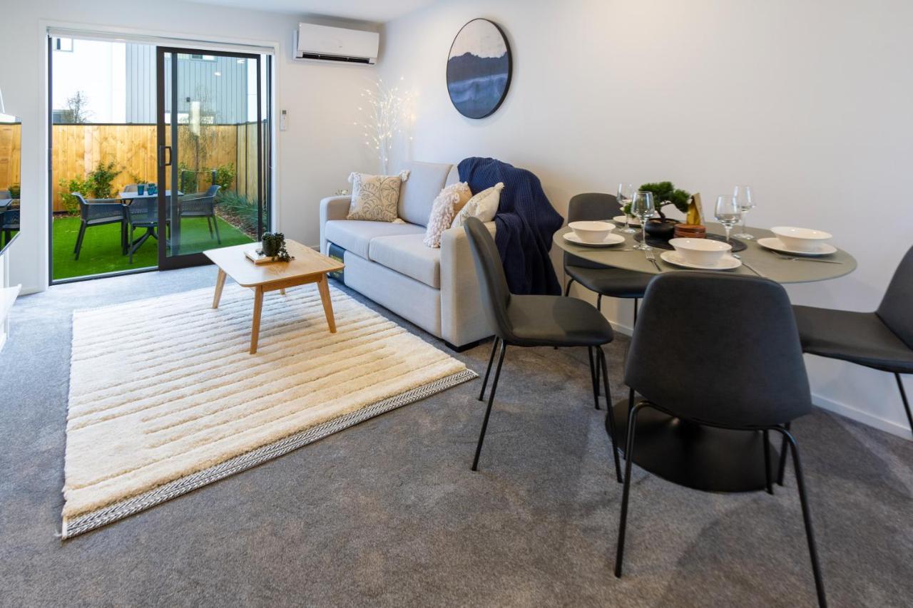 Apartment Stroll Through The Park 2 Bed 2 Bath W/carpark *