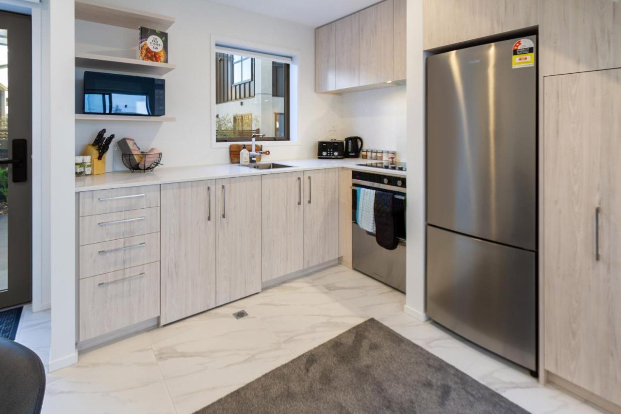 Apartment Stroll Through The Park 2 Bed 2 Bath W/carpark