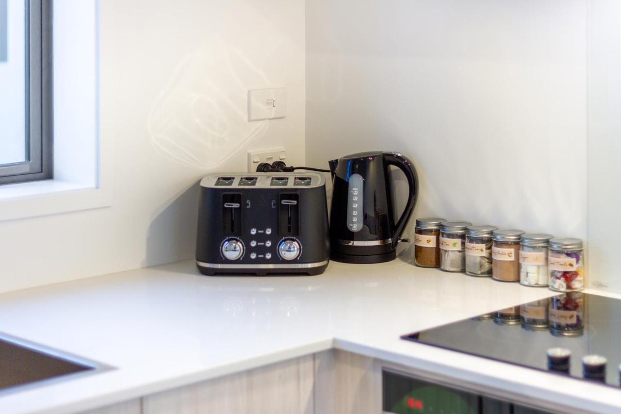 Apartment Stroll Through The Park 2 Bed 2 Bath W/carpark Christchurch