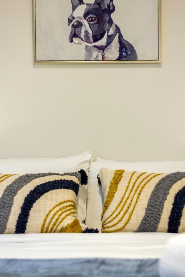 Cozy 3 Bedroom Near Hagley Park W/garage