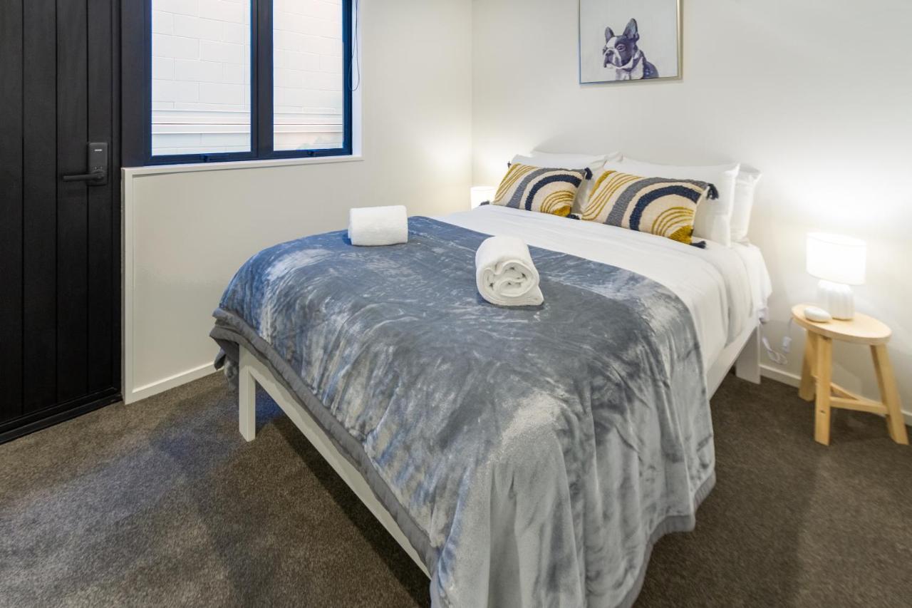 Cozy 3 Bedroom Near Hagley Park W/garage *
