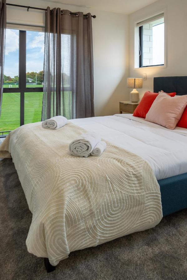 Peaceful Park View Townhouse 2 Bed W/carpark Christchurch