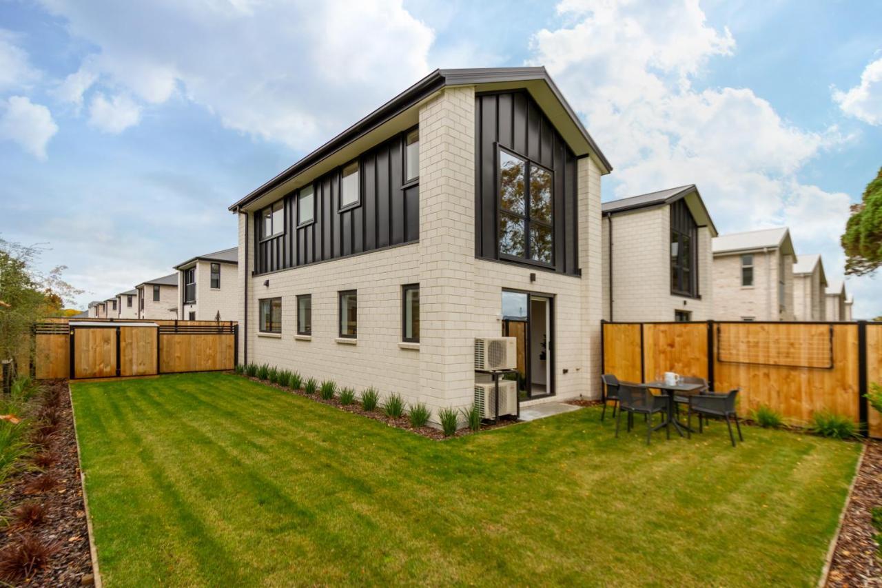 Peaceful Park View Townhouse 2 Bed W/carpark Apartment *