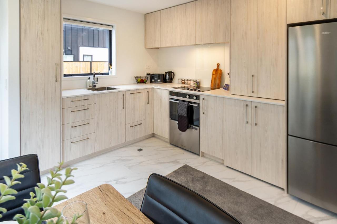 Peaceful Park View Townhouse 2 Bed W/carpark Apartment *
