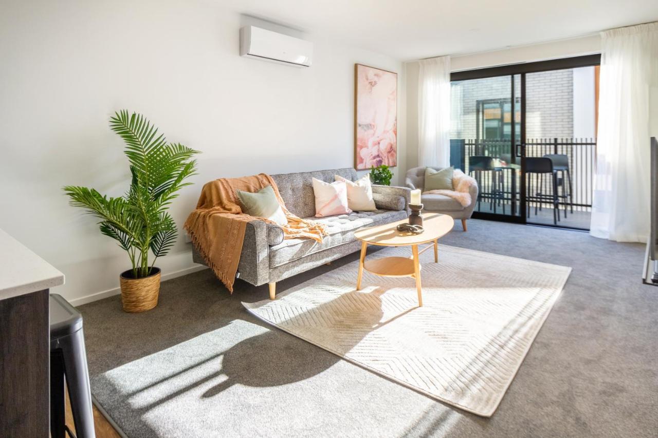 Cozy 3 Bedroom Near Hagley Park W/garage Apartment