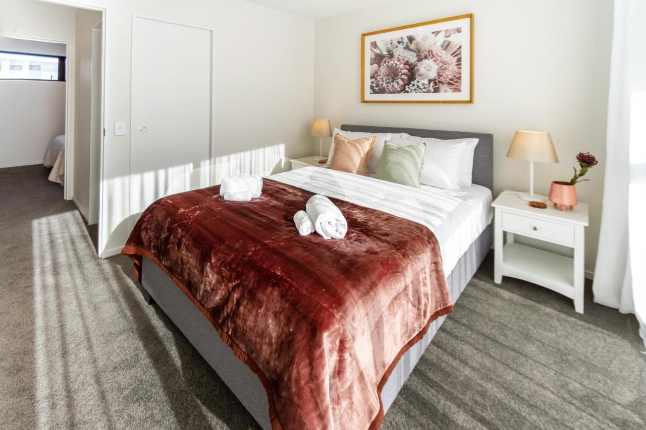 Cozy 3 Bedroom Near Hagley Park W/garage Apartment *