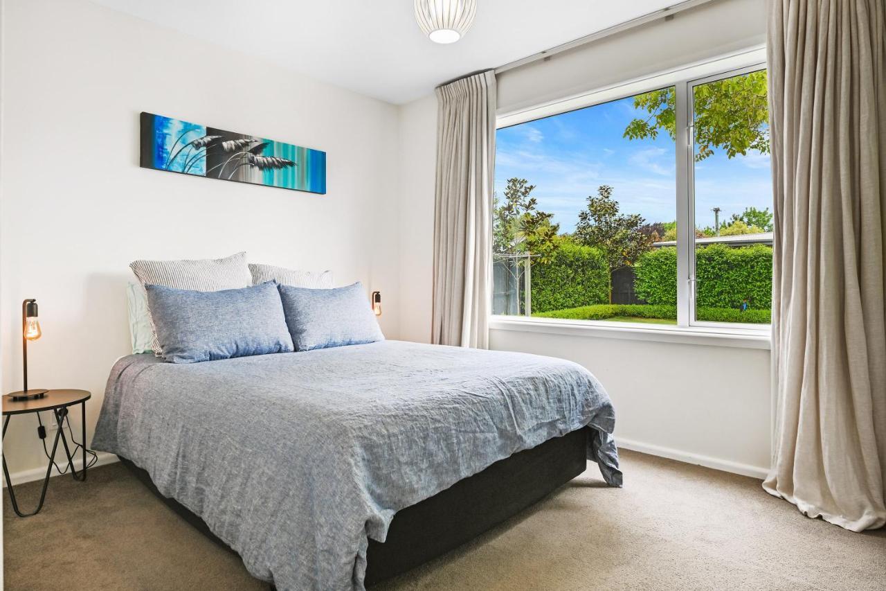 Family-friendly, & Garden, 4br, By Airport, Free Parking Holiday home *