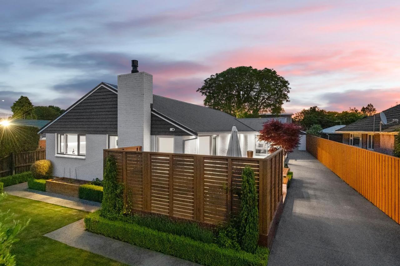 Holiday home Family-friendly, & Garden, 4br, By Airport, Free Parking
