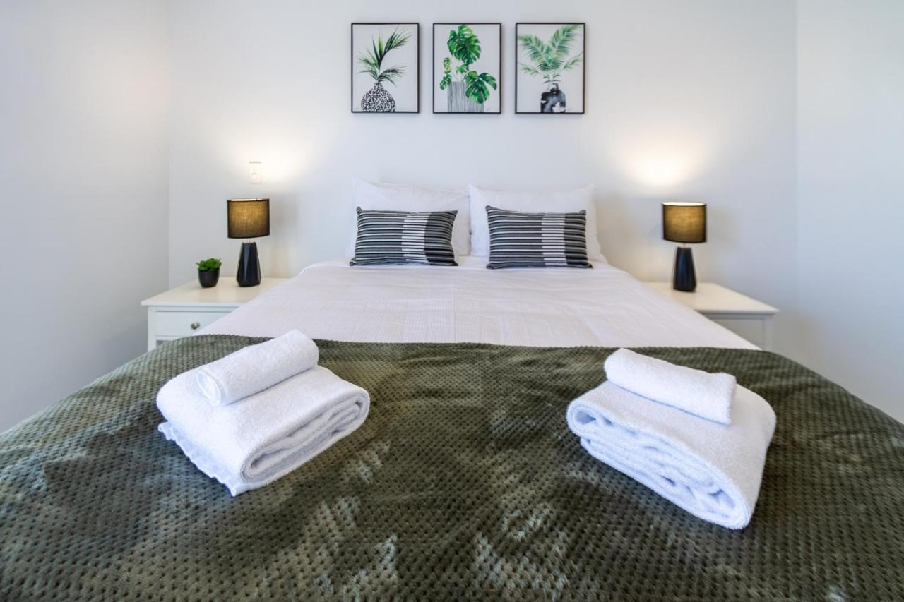 A Road Away From Hagley Park 2 Bed 2 Bath Apartment