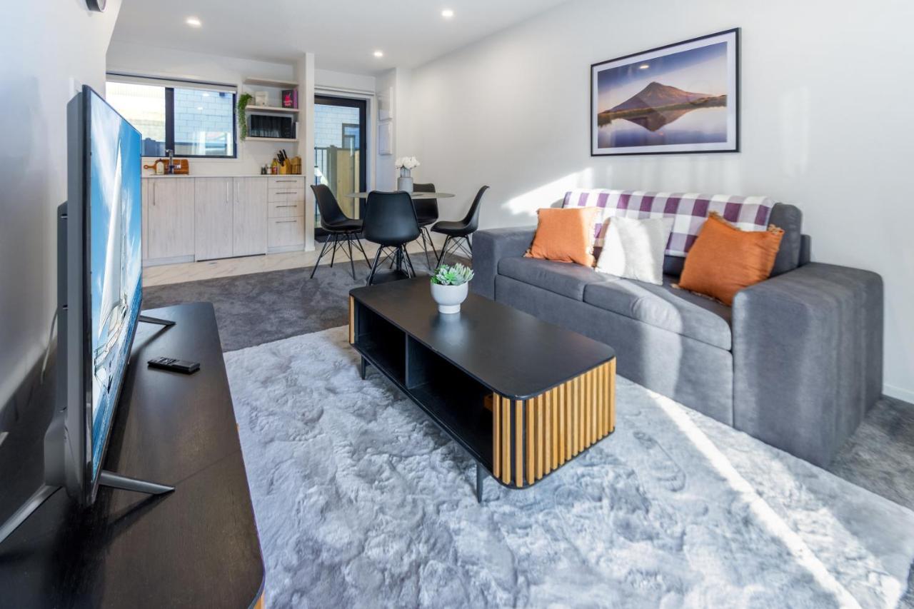 Apartment A Road Away From Hagley Park 2 Bed 2 Bath