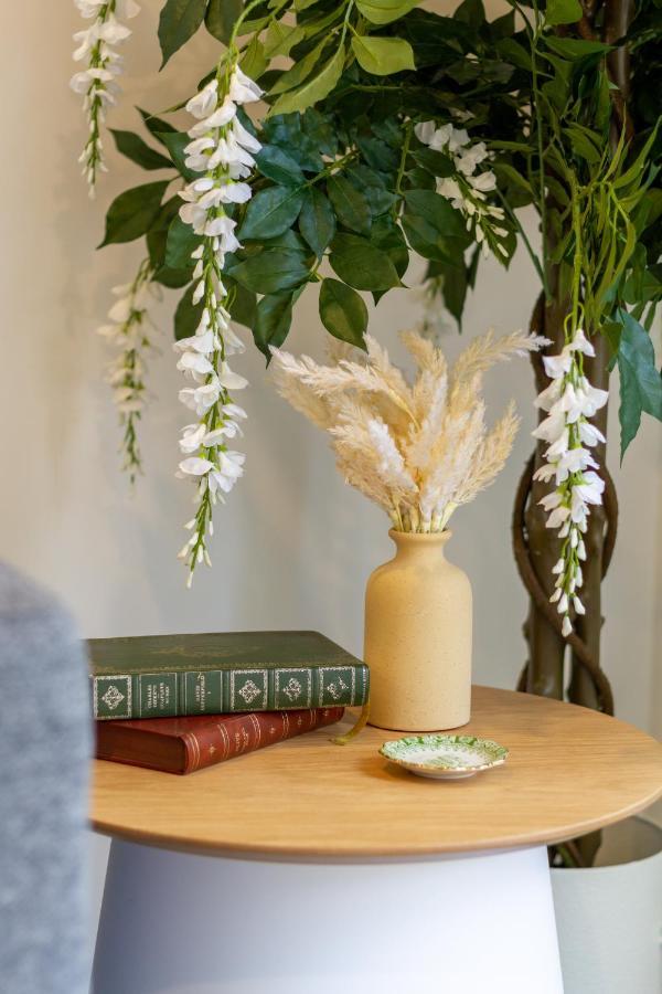 Cashel Street Hideaway 2 Bed 2 Bath Christchurch