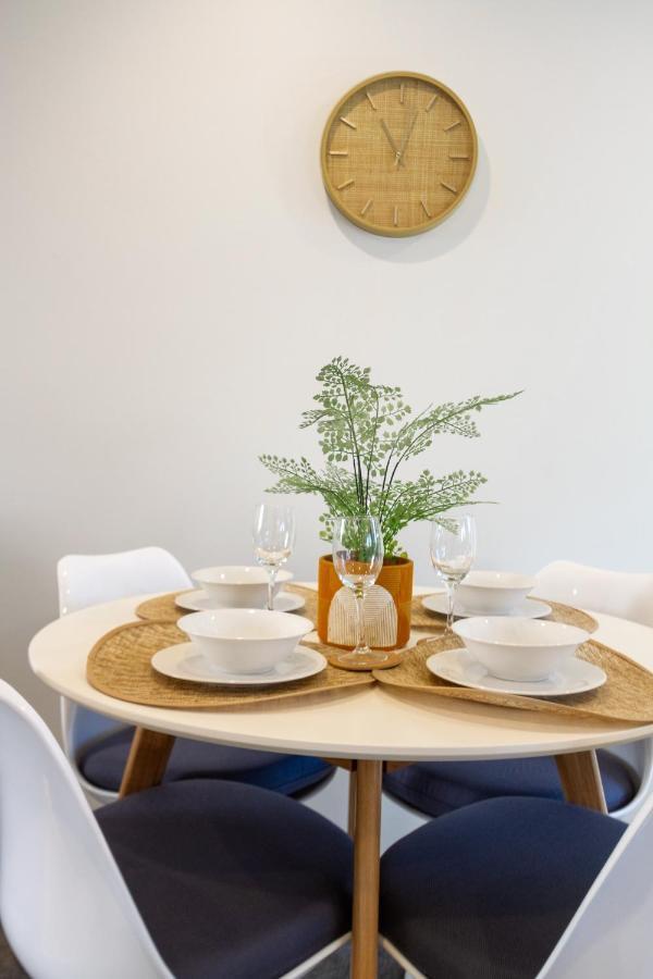 Walk To 2 Bed 2 Bath. Madras Street Apartment Christchurch