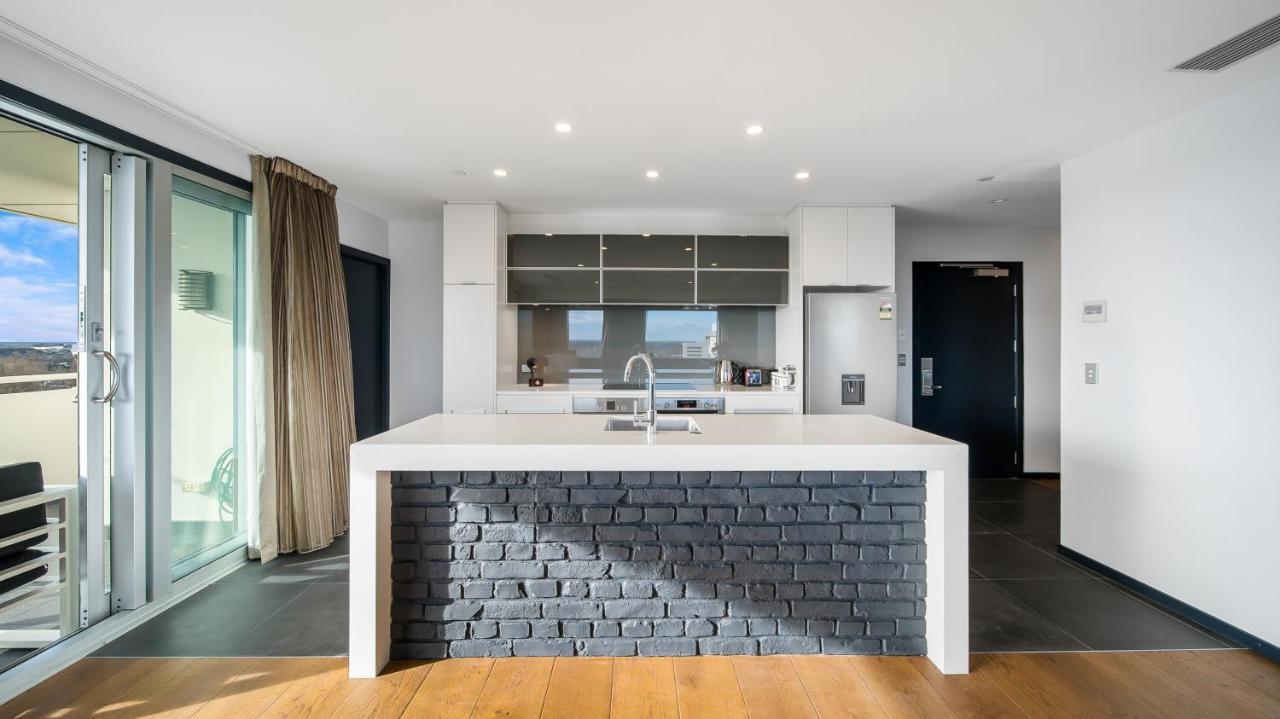 Apartment View With Free Valet Parking Christchurch