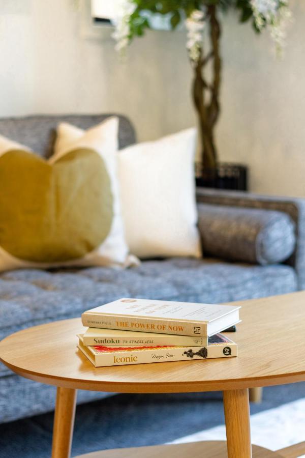 Apartment Trendy 3 Bedroom 2 Bath Residence, *