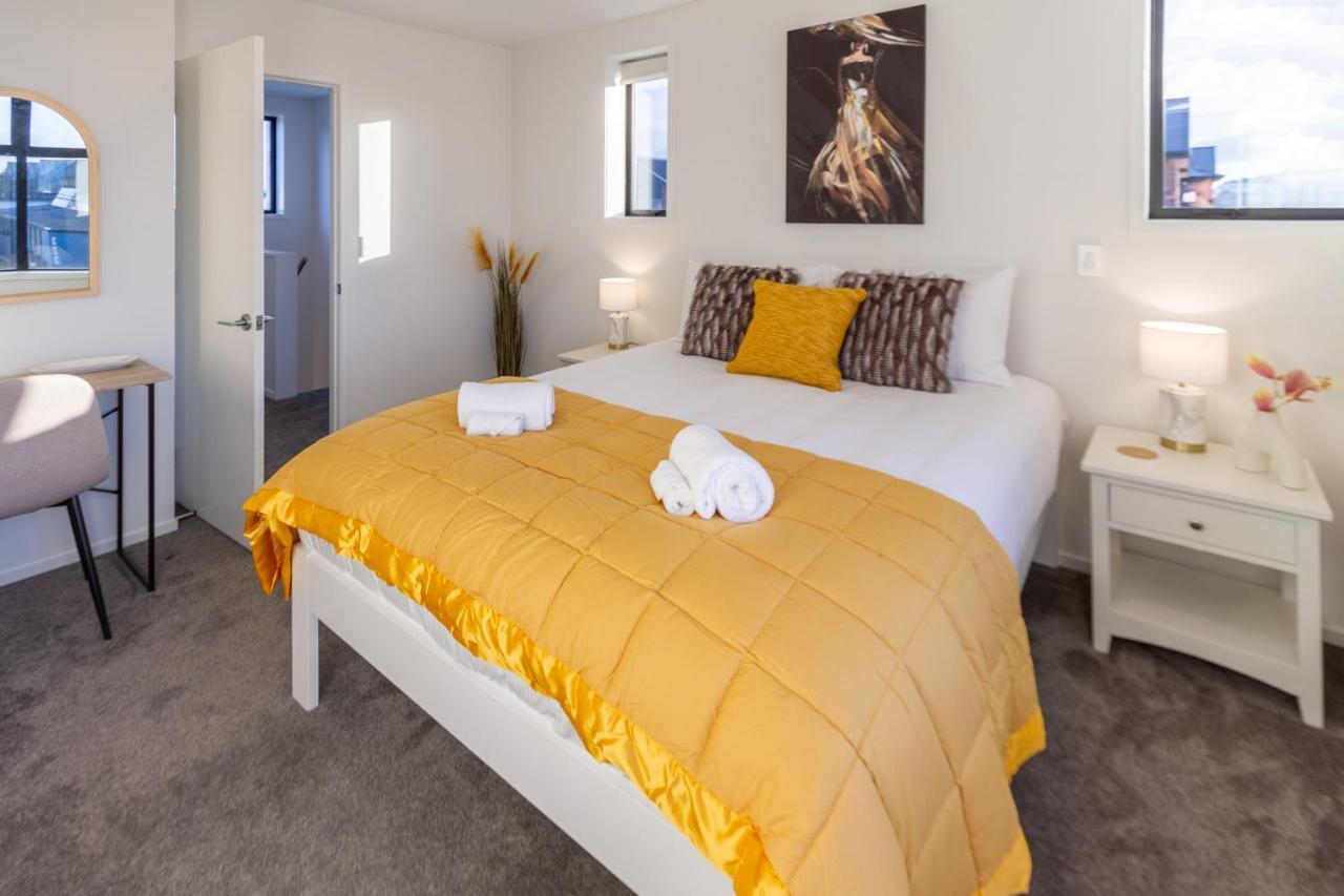Apartment Trendy 3 Bedroom 2 Bath Residence,