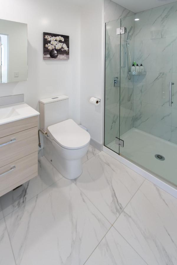 Apartment Trendy 3 Bedroom 2 Bath Residence, *