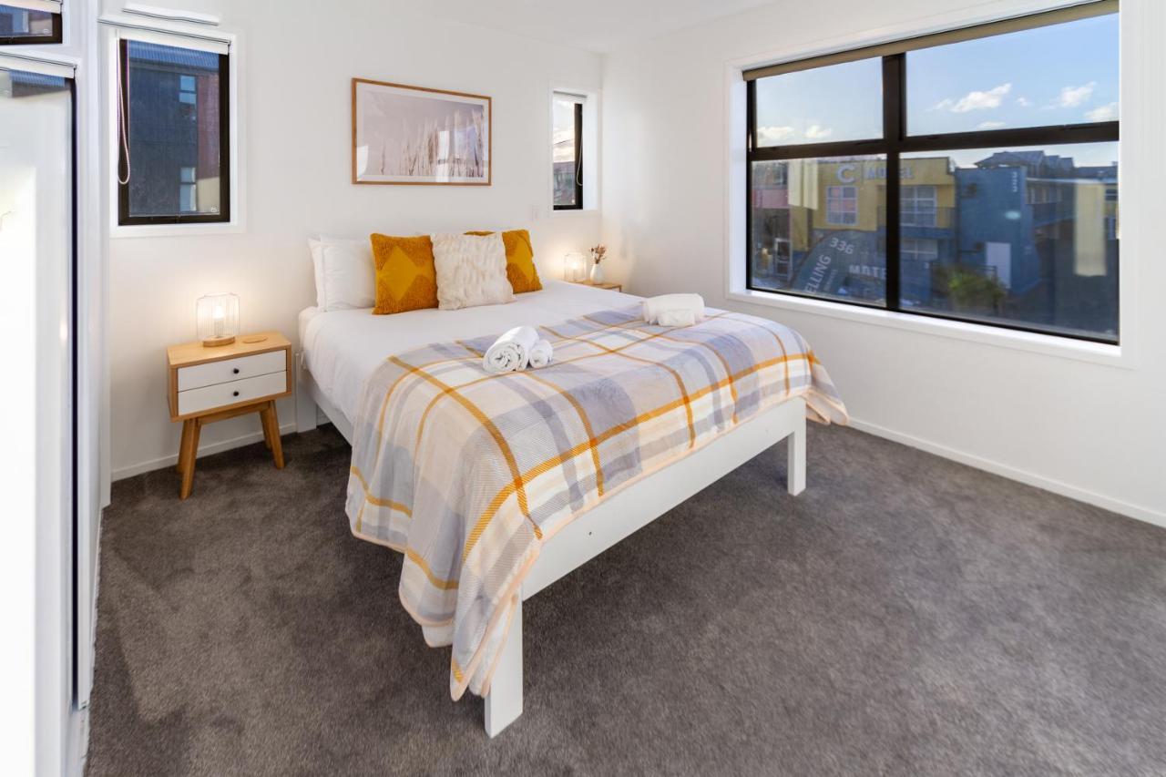 Trendy 3 Bedroom 2 Bath Residence, * Christchurch