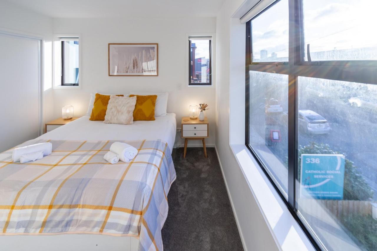 Apartment Trendy 3 Bedroom 2 Bath Residence, *