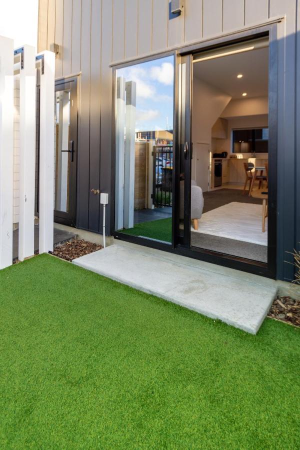 Trendy 3 Bedroom 2 Bath Residence, * Christchurch