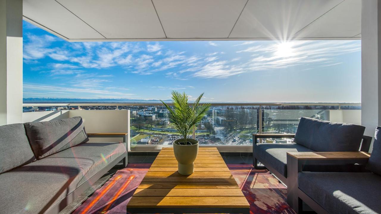 Cbd Loft Style With Free Valet Parking Apartment