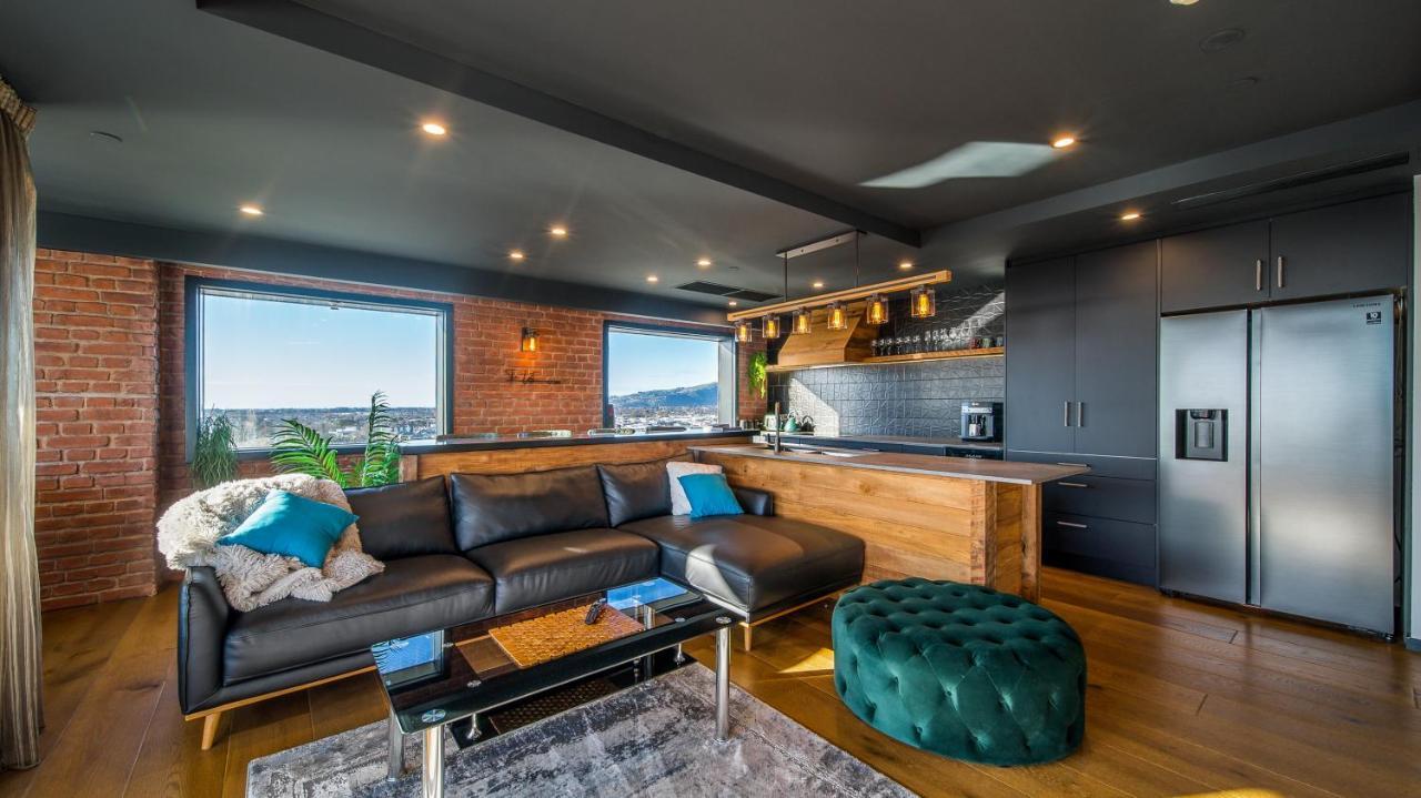 Apartment Cbd Loft Style With Free Valet Parking *