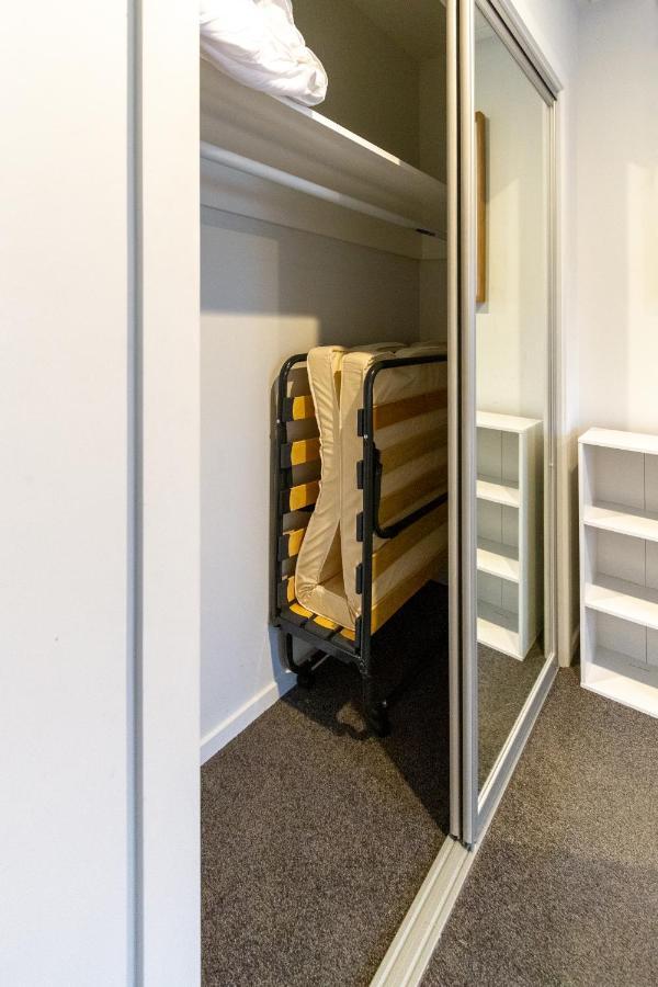 Apartment Downtown Delight 2 Bed 1 Bath - Single Garage