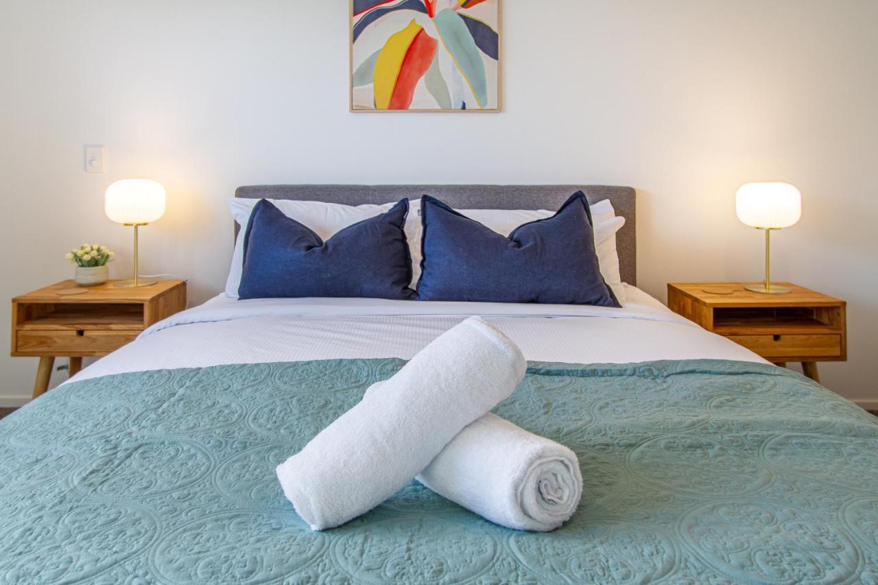 Vibrant City Abode - 2 Bed 2 Bath Apartment