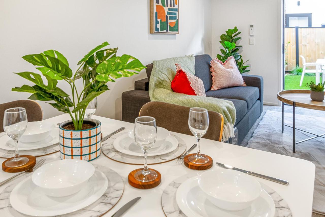Vibrant City Abode - 2 Bed 2 Bath