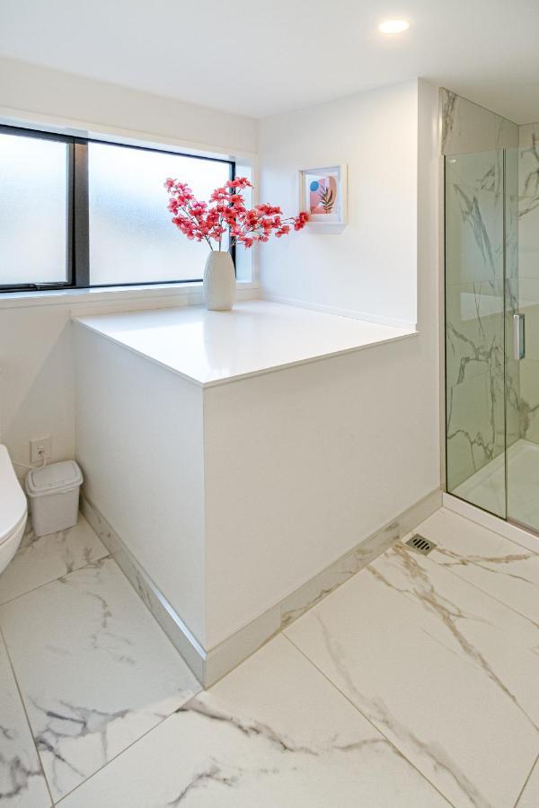 Vibrant City Abode - 2 Bed 2 Bath Christchurch